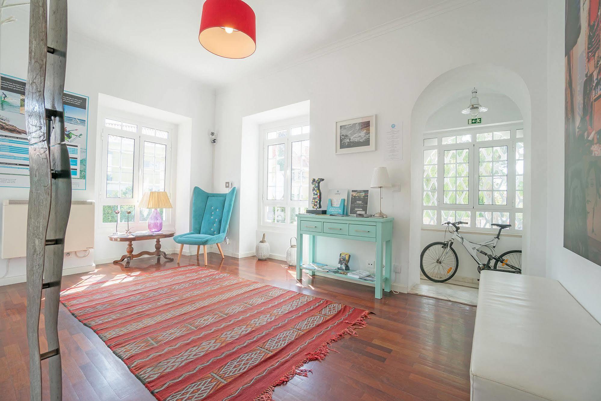 Blue Boutique Hostel & Suites Эшторил Экстерьер фото