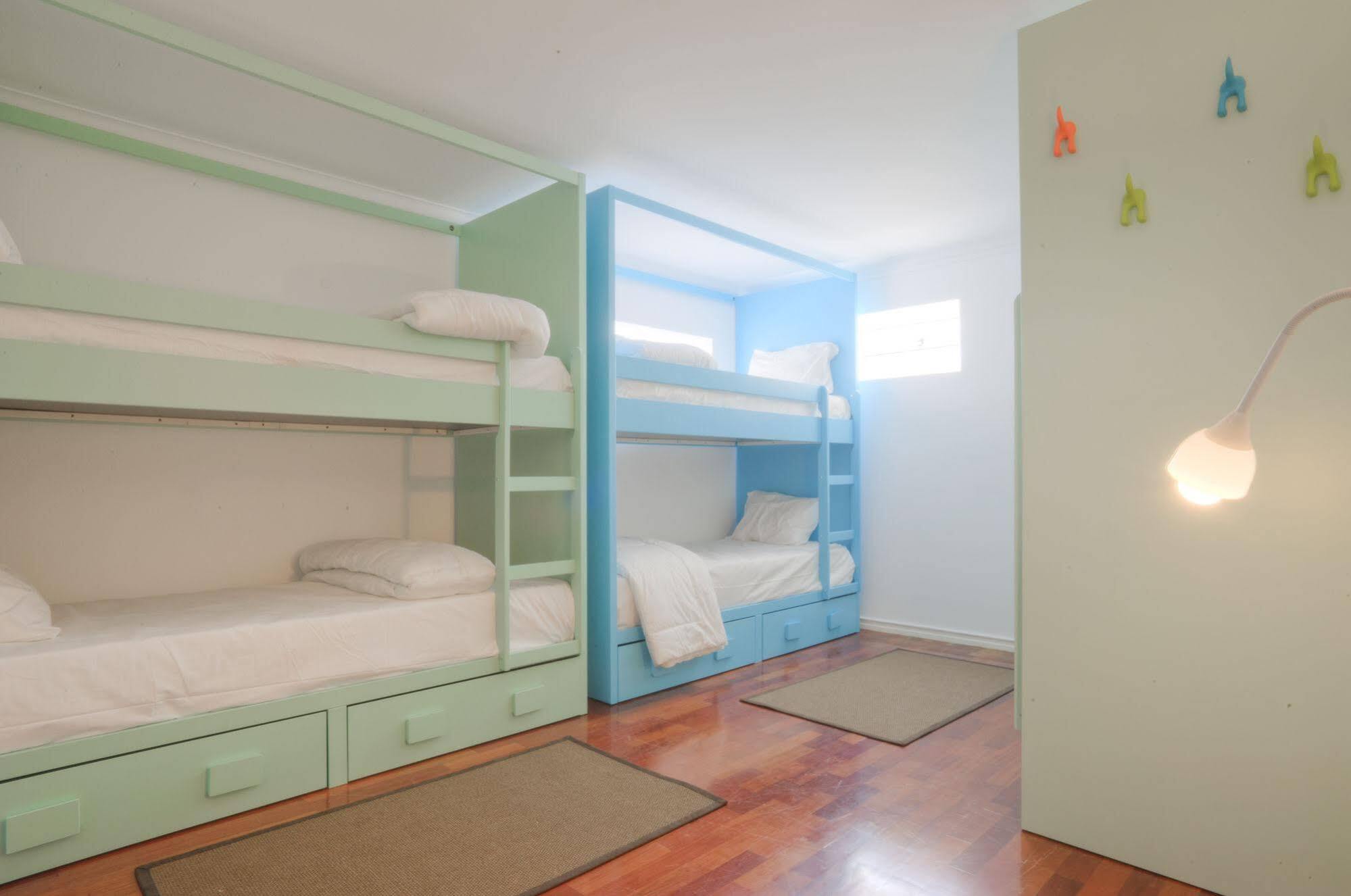 Blue Boutique Hostel & Suites Эшторил Экстерьер фото